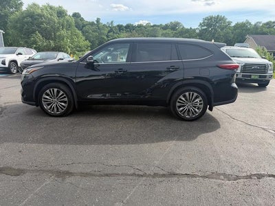 2022 Toyota Highlander Platinum