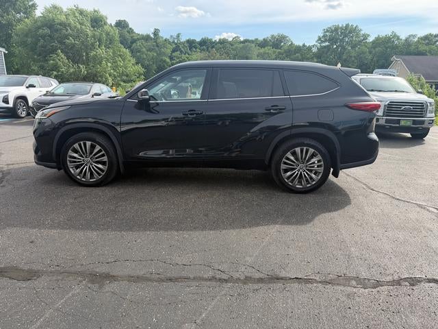 2022 Toyota Highlander Platinum