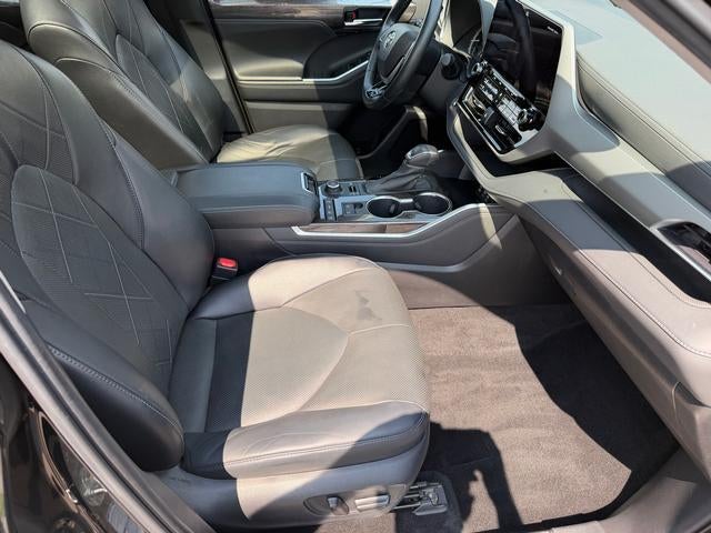 2022 Toyota Highlander Platinum